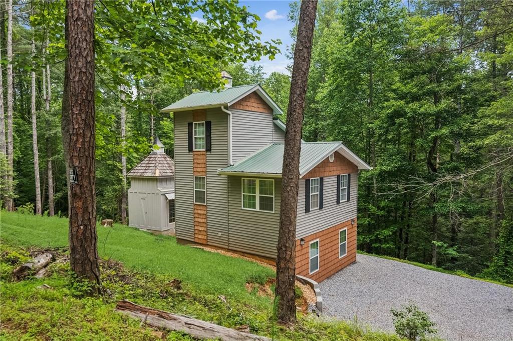 375 Deerfield Dr., Dahlonega, GA 30533