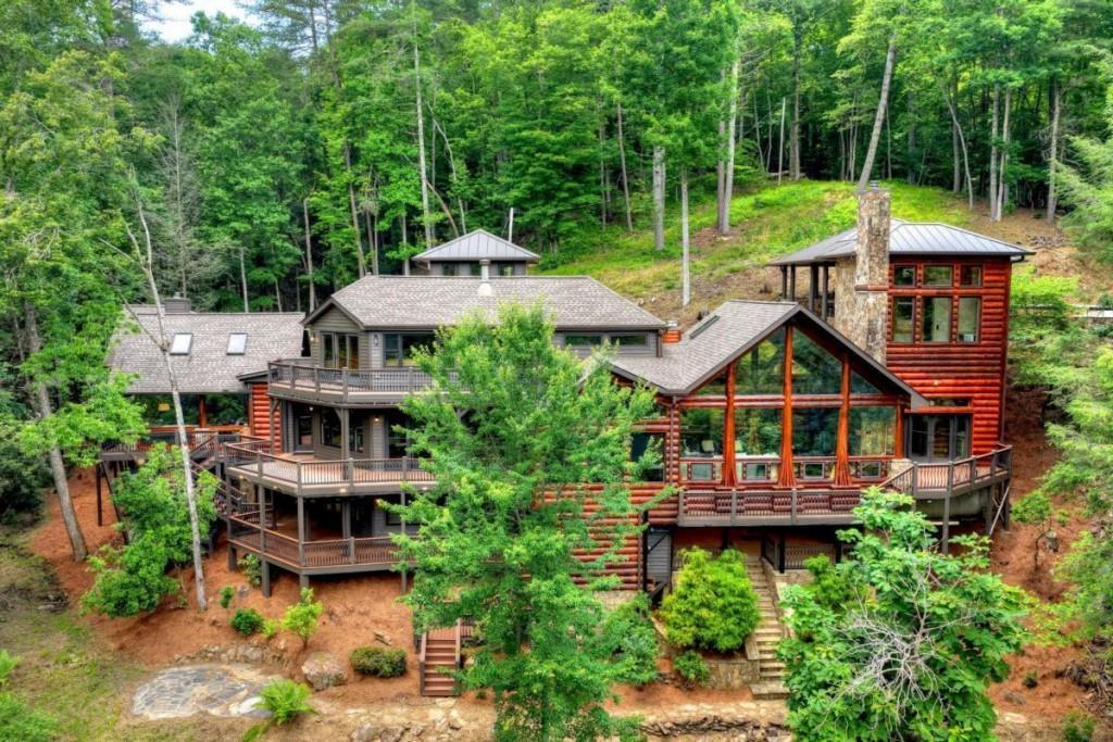 192 Delphi Hills Ln., Mccaysville, GA 30555
