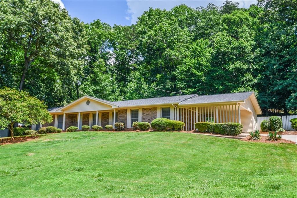 1512 Robinhood Tr., Gainesville, GA 30501