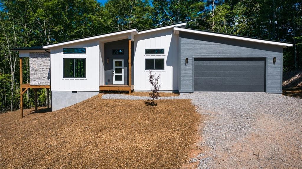 215 Brookhaven Dr., Blairsville, GA 30512