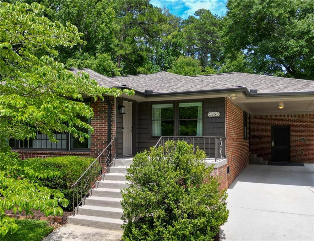 1355 Amanda Cir., Decatur, GA 30033