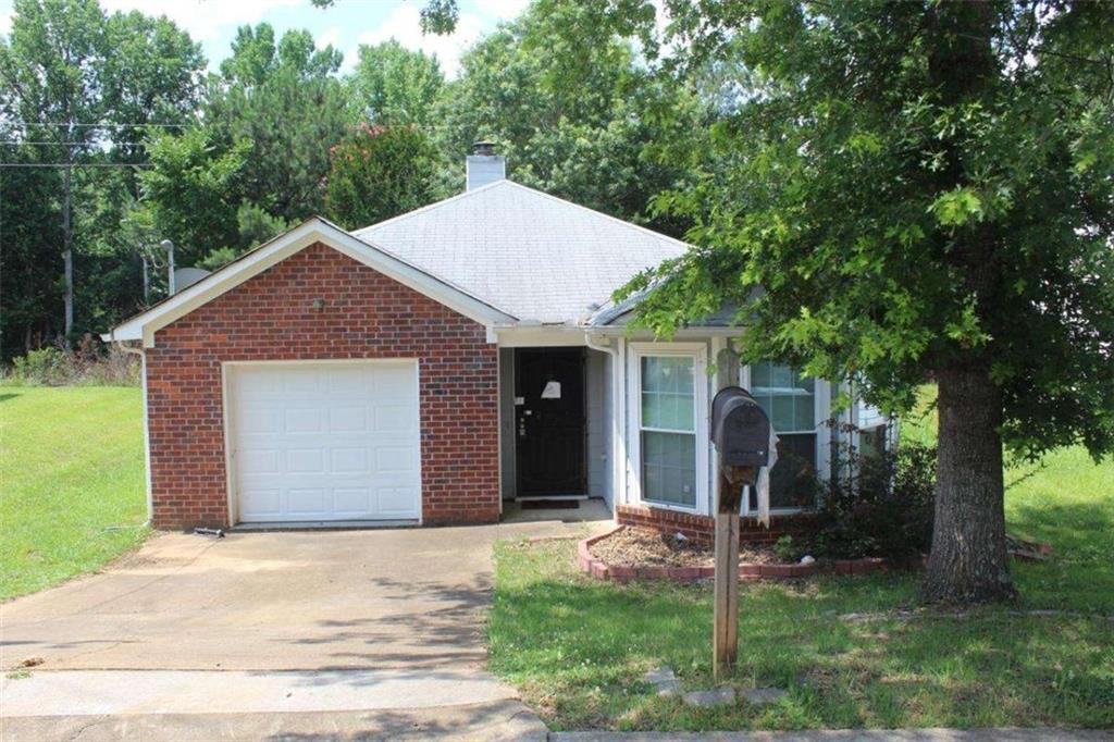 6592 Browns Mill Ferry Dr., Lithonia, GA 30038