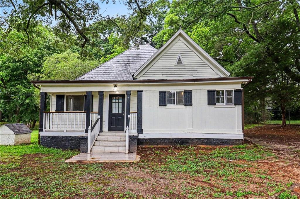 203 Kenwood Rd., Fayetteville, GA 30214