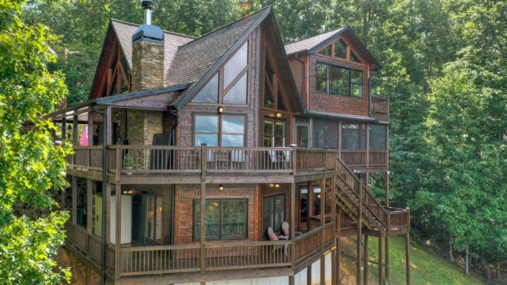 1404 Mountain High Dr., Mineral Bluff, GA 30559
