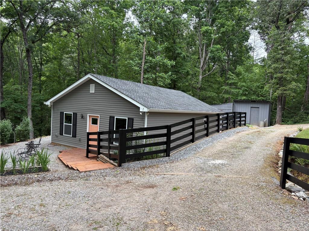 312 Aurum Hill Dr., Cleveland, GA 30528