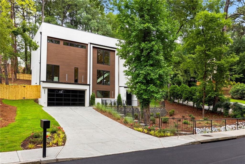 2822 Shady Valley Dr., Atlanta, GA 30324
