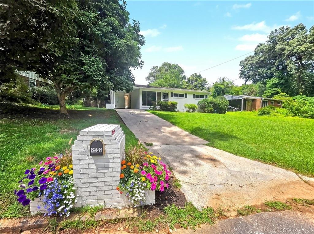2559 Dale Creek Dr., Atlanta, GA 30318