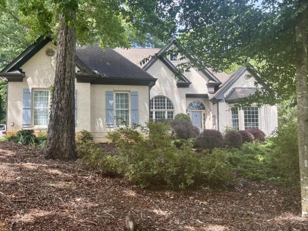 537 Old Collins Rd., Hoschton, GA 30548