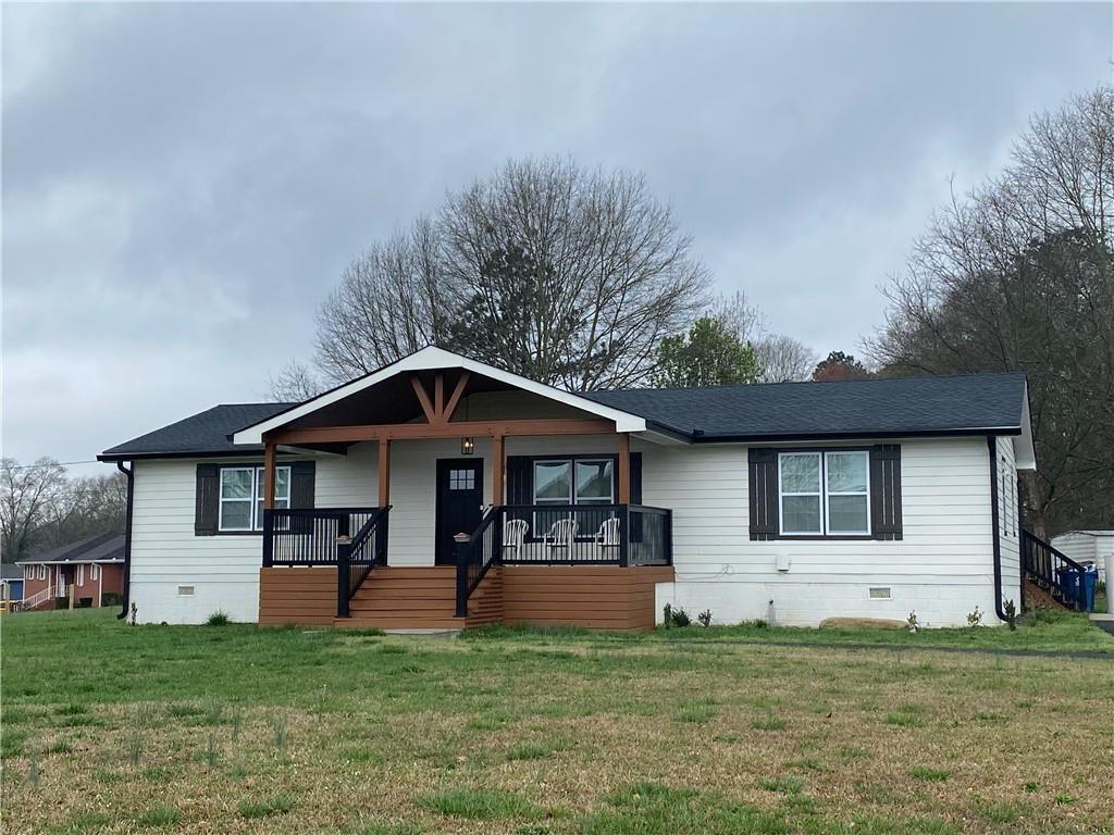 318 Willowwind Dr., Loganville, GA 30052