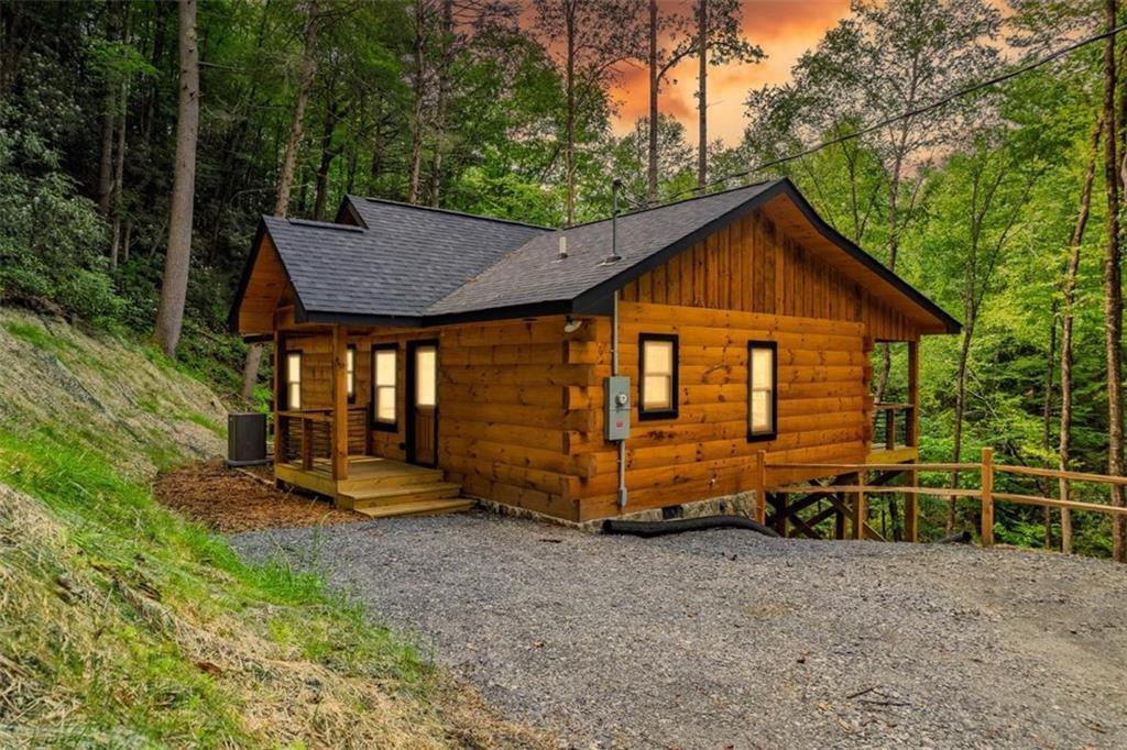 122 Laurel Creek Tr., Blue Ridge, GA 30513