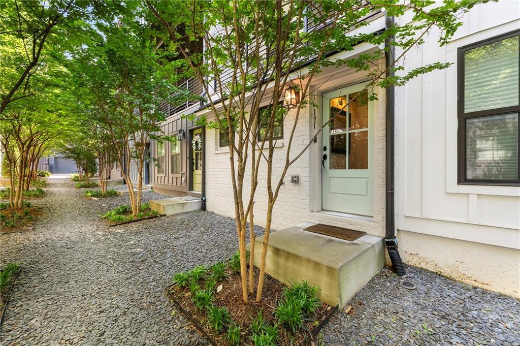 191 Chestnut Cir., Atlanta, GA 30342