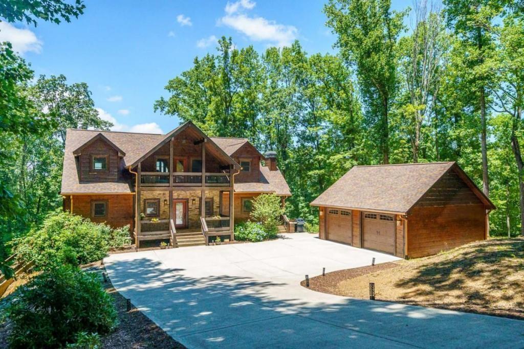1252 Mountainside Pkwy., Ellijay, GA 30536
