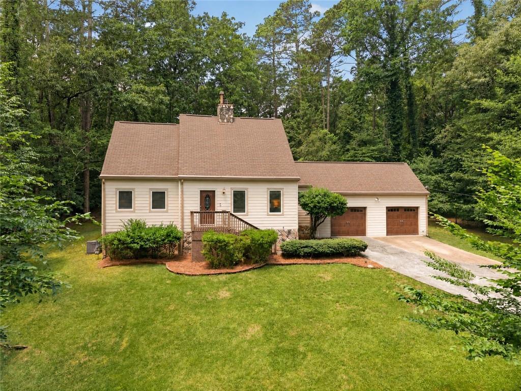 208 Nacoochee Dr., Woodstock, GA 30188