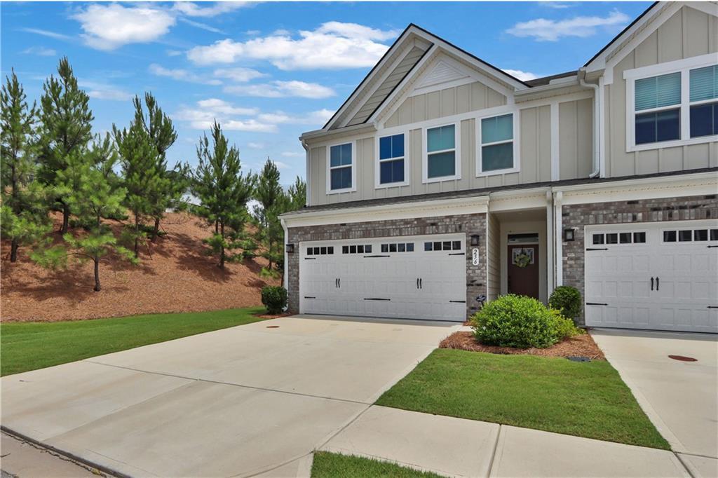 256 Salt Lake Ln., Hoschton, GA 30548