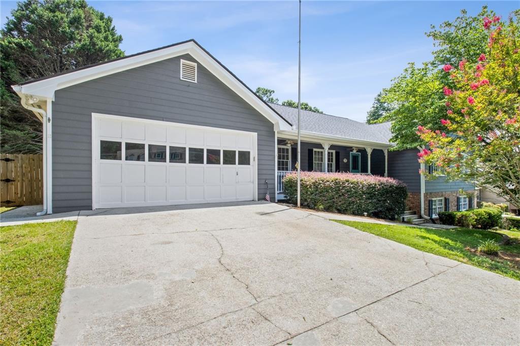 1192 Lakeview Rd., Grayson, GA 30017