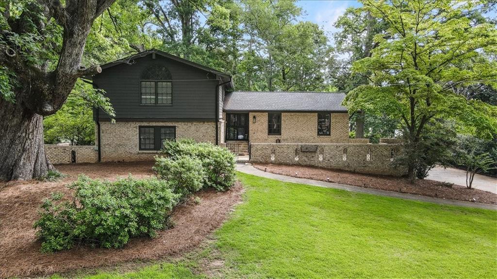 5616 Mill Trace Dr., Dunwoody, GA 30338