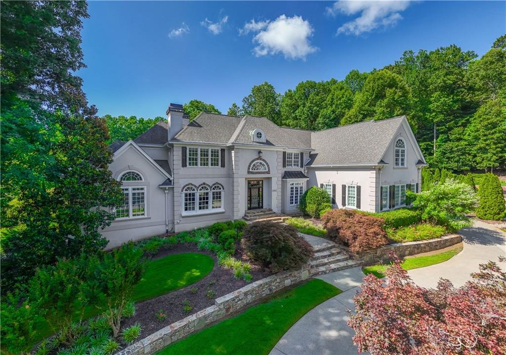 1055 Hedgerose Ln., Roswell, GA 30075