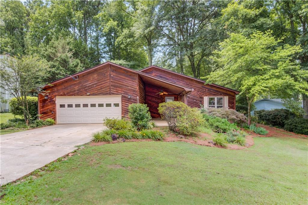 498 Candlewick Ln., Lilburn, GA 30047