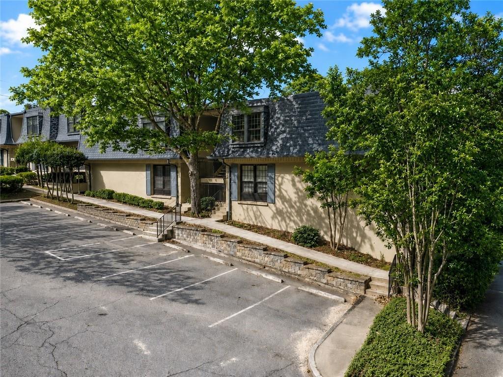 53 La Rue Pl., Atlanta, GA 30327