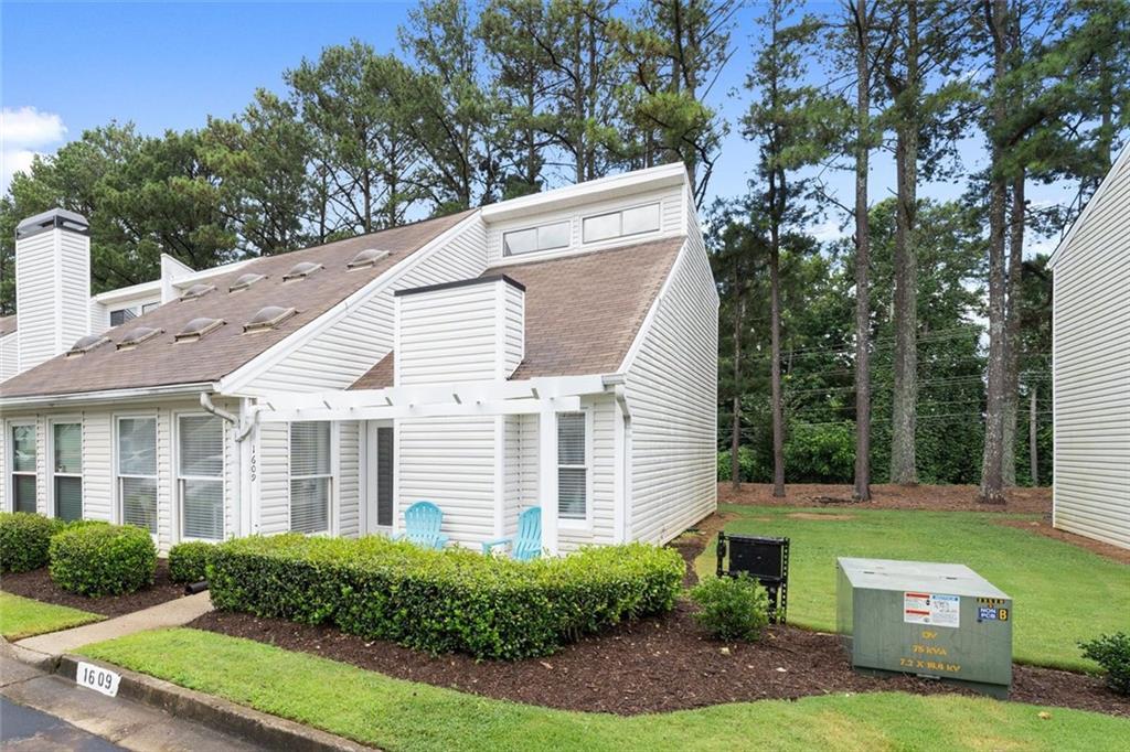 1609 Homestead Tr., Alpharetta, GA 30004