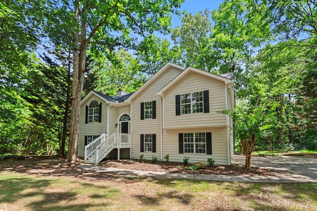 105 Creek View Dr., Hoschton, GA 30548