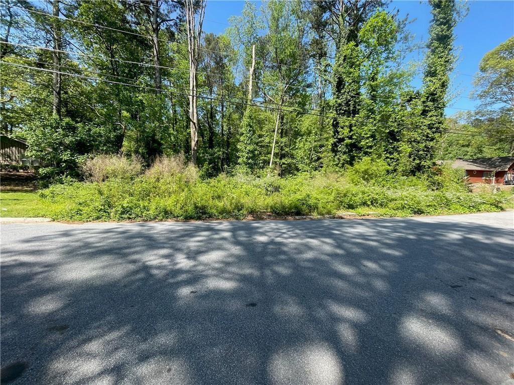 1267 Raintree Dr., Snellville, GA 30078