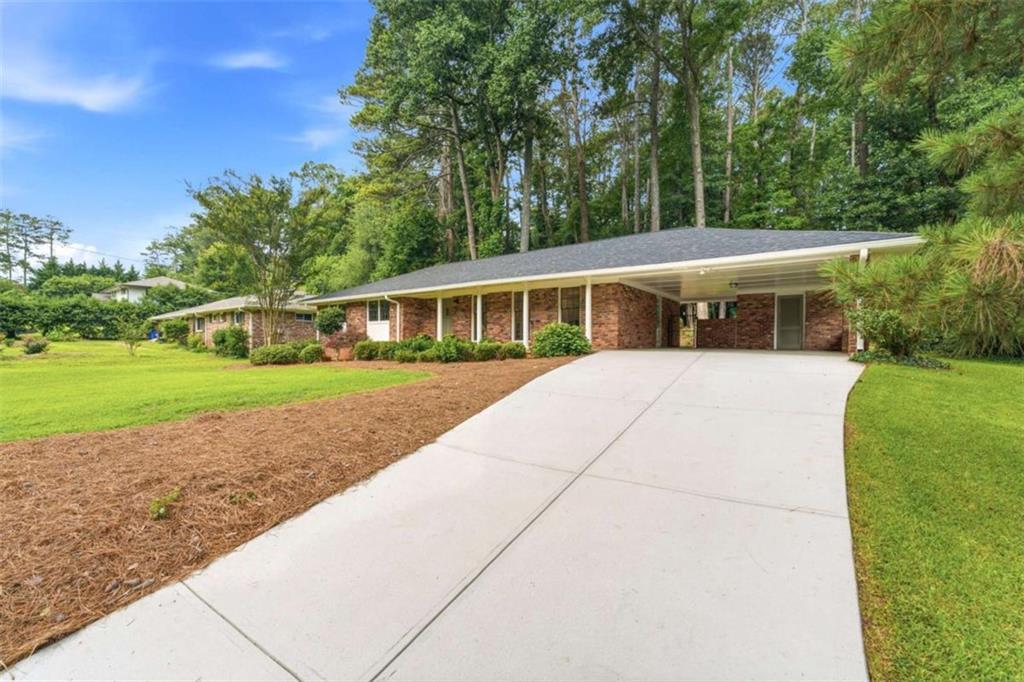 2016 Hollidon Rd., Decatur, GA 30033