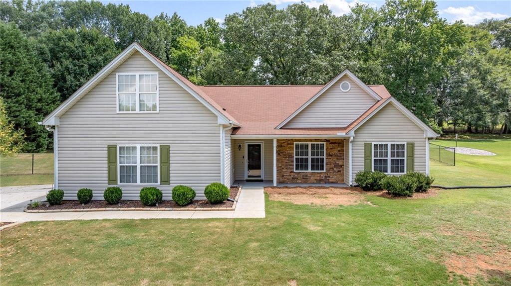 378 Kiley Dr., Hoschton, GA 30548