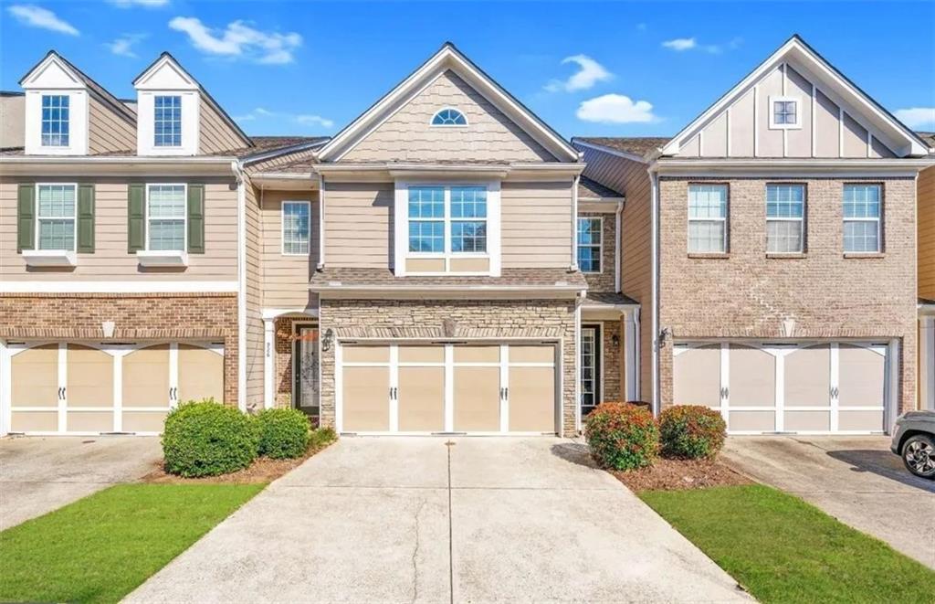 928 Pierce Ivy Ct., Lawrenceville, GA 30043