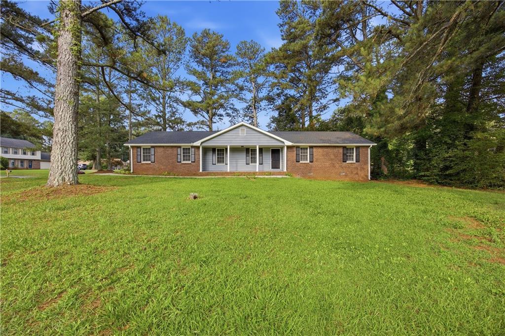 2409 Three Bars Dr., Snellville, GA 30078