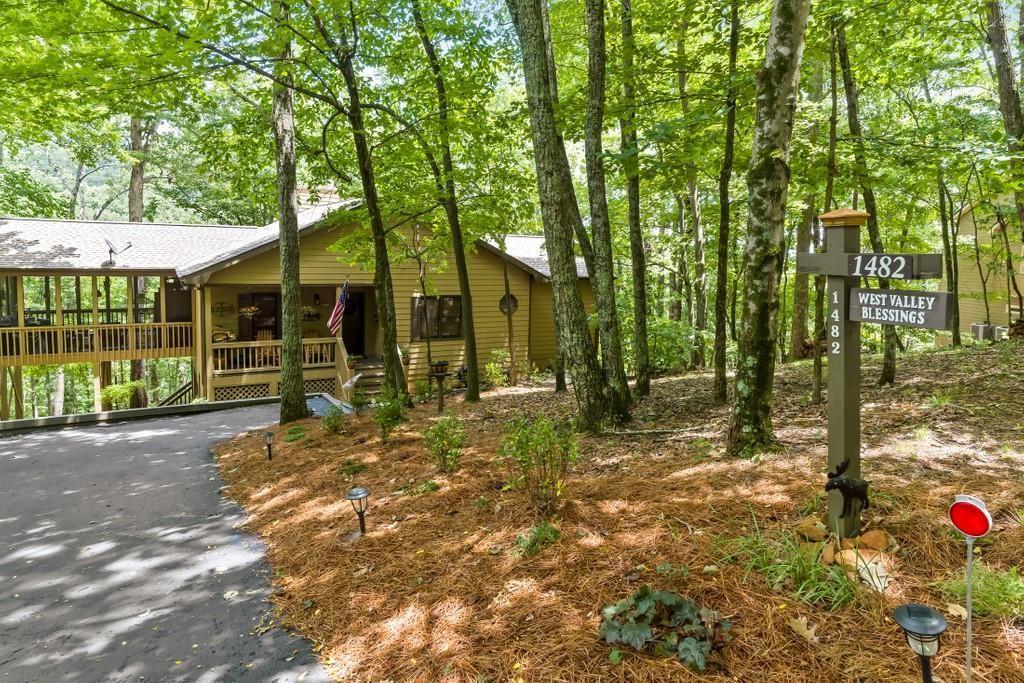 1482 Valley View Dr., Big Canoe, GA 30143