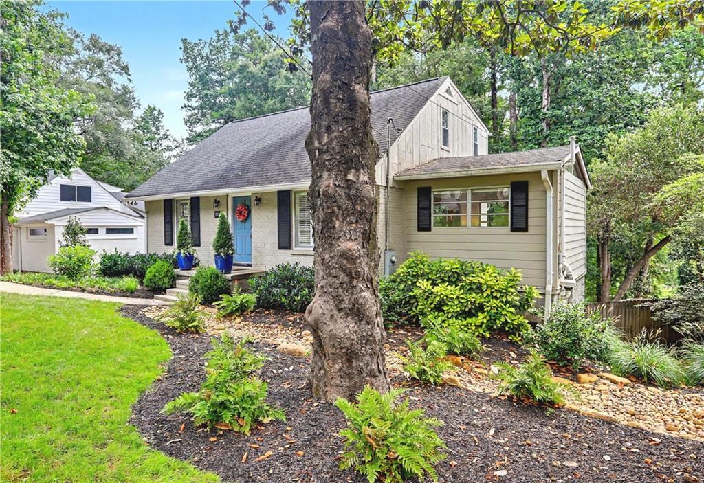 2790 Ridgemore Rd., Atlanta, GA 30318