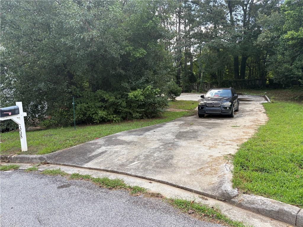 335 Lake Royale Pl., Riverdale, GA 30296