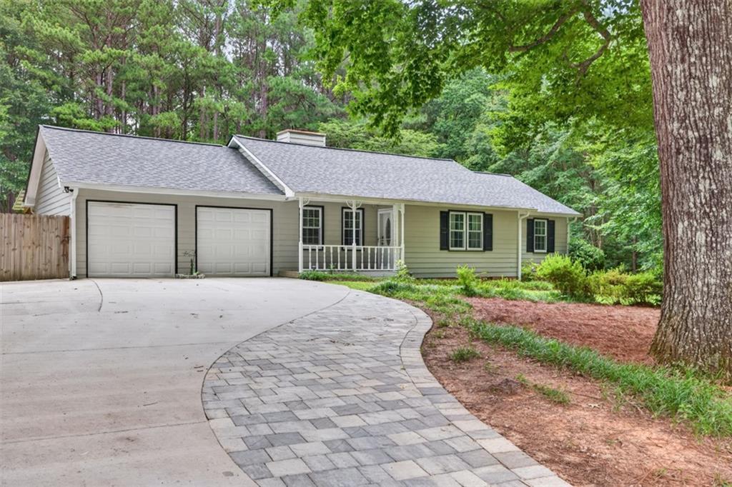 3735 Creekwood Dr., Loganville, GA 30052