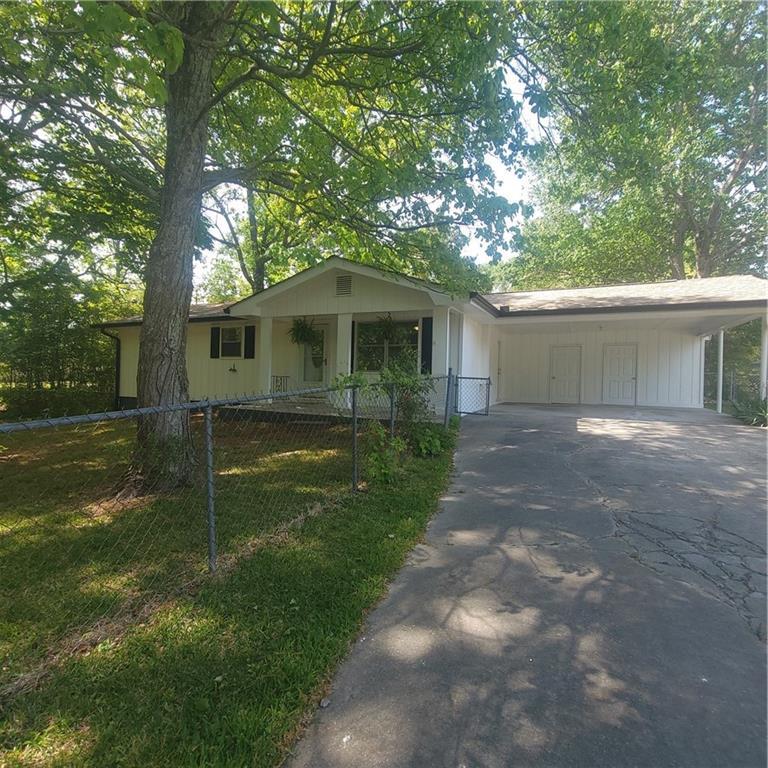 118 Meadows Ct., Hiram, GA 30141