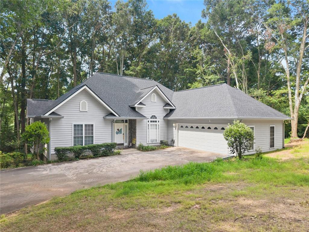 393 Brookwood Dr., Lavonia, GA 30553