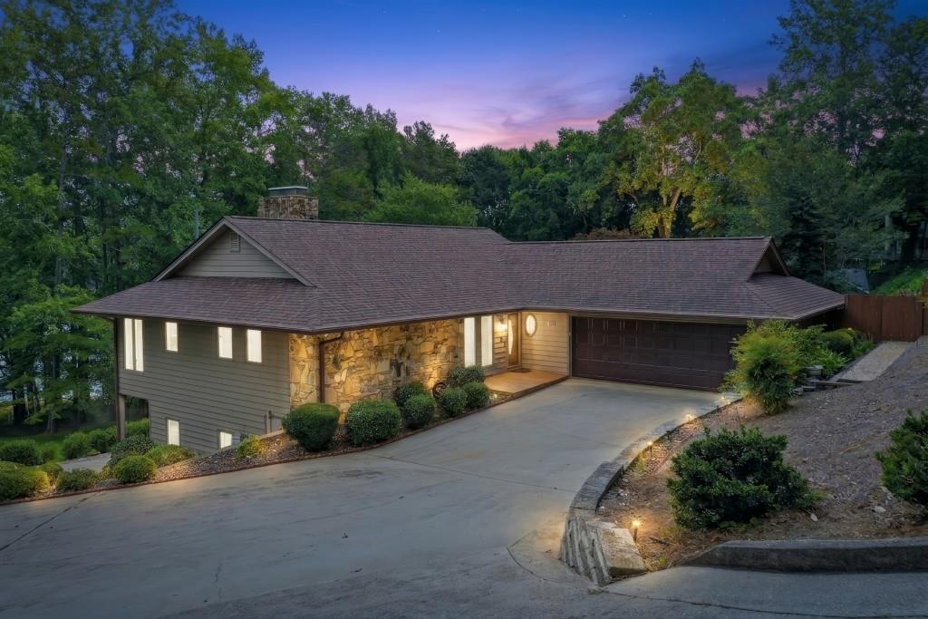 1052 Lakemont Dr., Gainesville, GA 30501