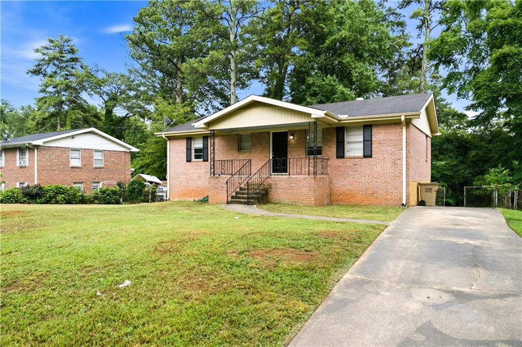 997 Pineglen Dr., Forest Park, GA 30297