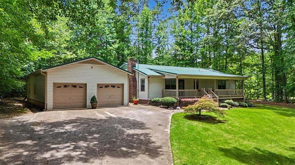 596 Morningside Dr., Hiram, GA 30141
