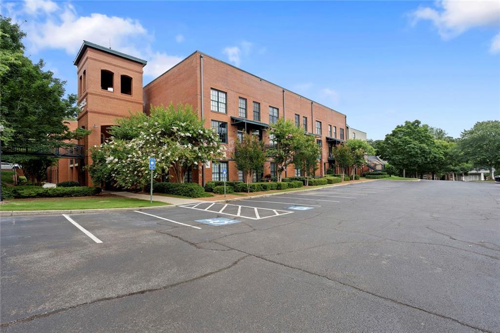 1607 Liberty Ln., Roswell, GA 30075