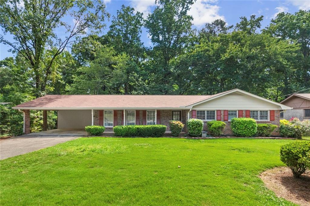 708 Rollingwood Dr., Stone Mountain, GA 30087