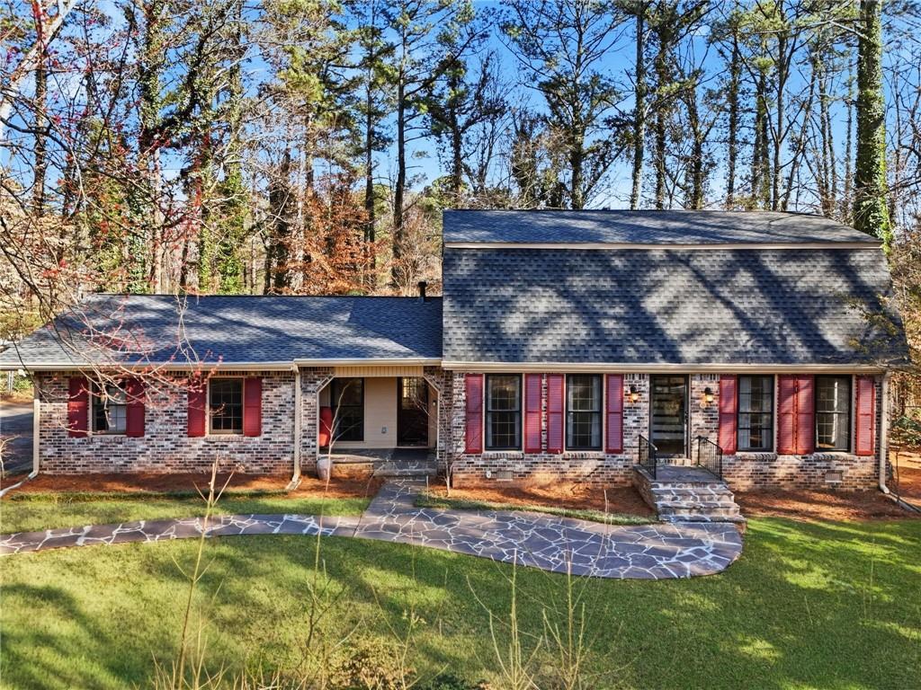 2037 Stoneleigh Dr., Stone Mountain, GA 30087
