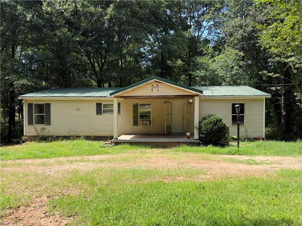 1633 Butterfly Ln., Statham, GA 30666