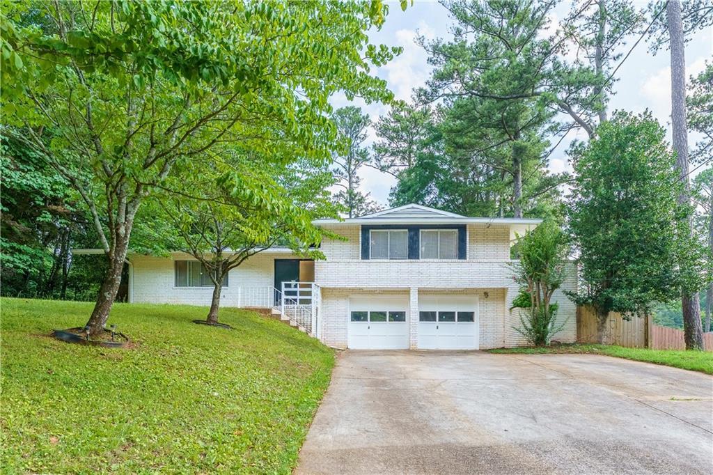 3499 Creekview Cir., Stone Mountain, GA 30083