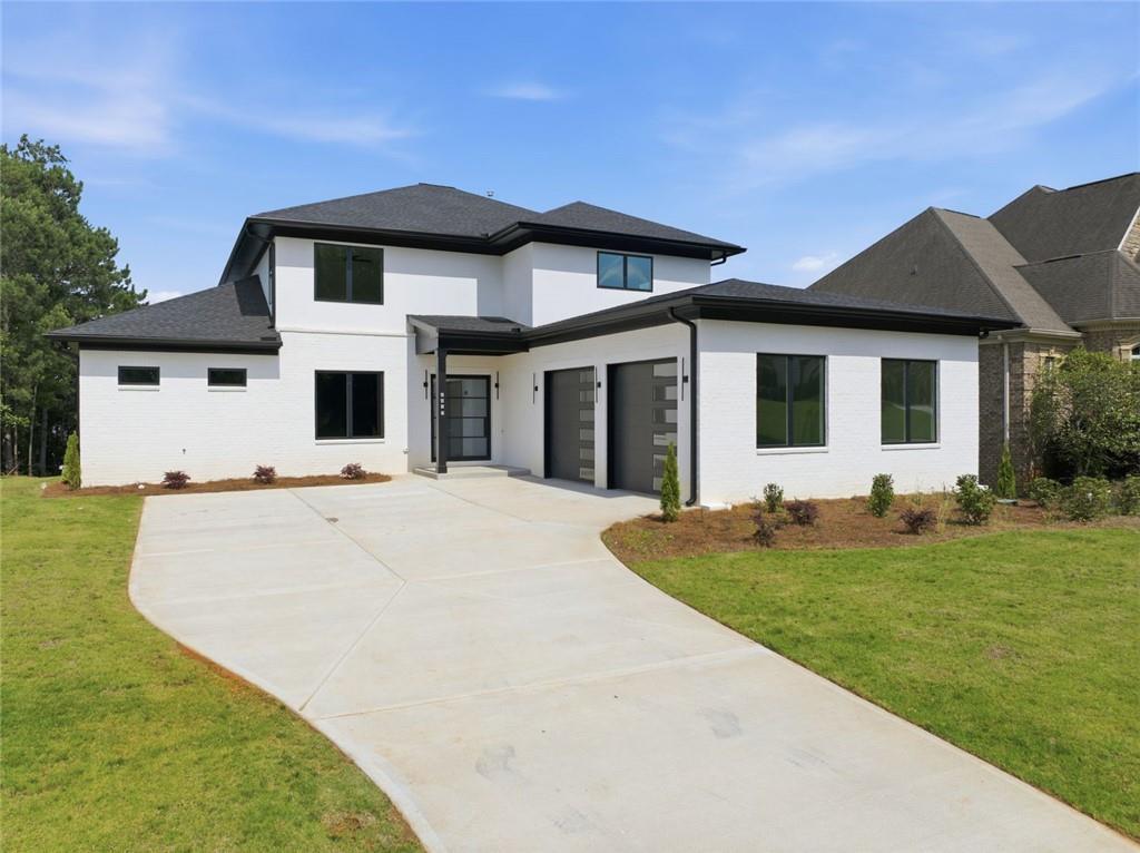 2453 Lake Erma Dr., Hampton, GA 30228