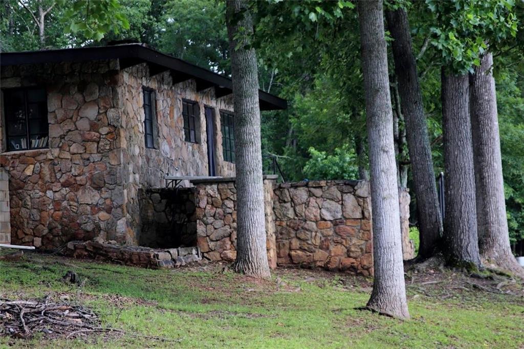 415 Walton Rd., Barnesville, GA 30204