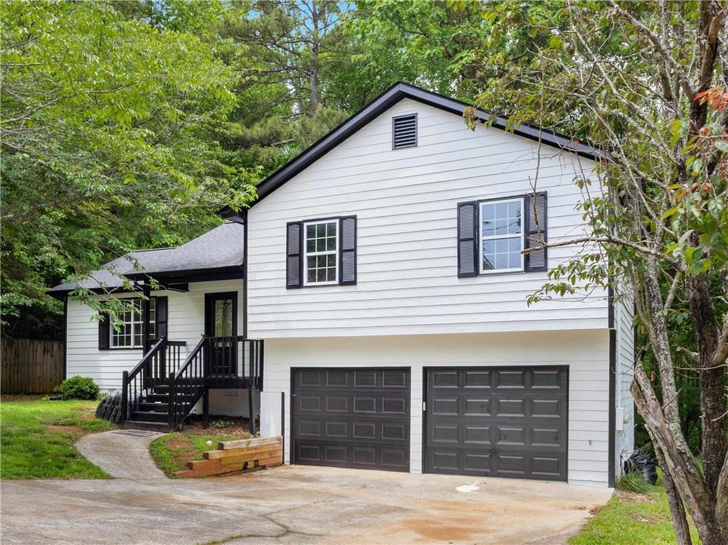 225 Hampton Dr., Dallas, GA 30132