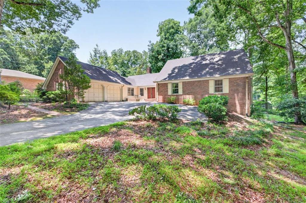2220 Valley Creek Cir., Snellville, GA 30078