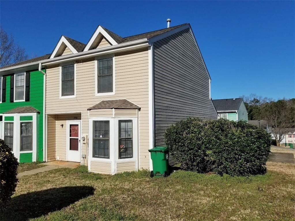 1046 Thornwoode Ln., Stone Mountain, GA 30083