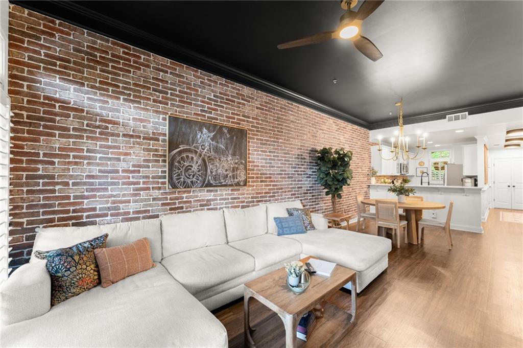812 Creek View Ln., Roswell, GA 30075